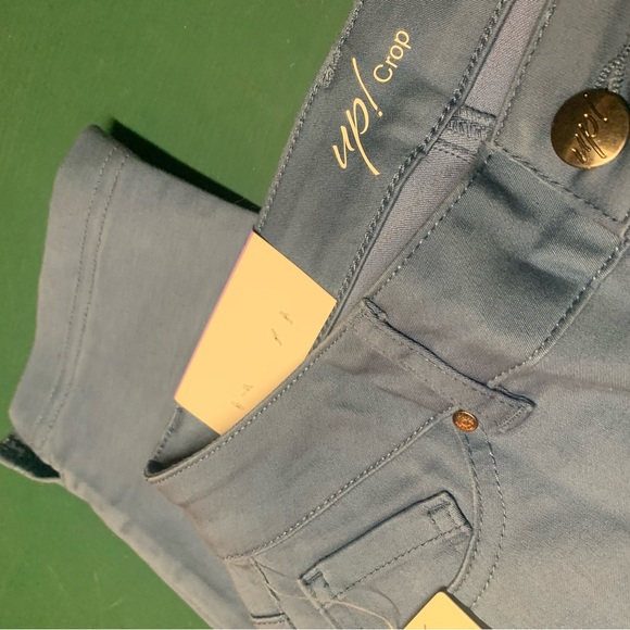 NWT Up Brand Capris in Bright Blue size 4 - Picture 2 of 7